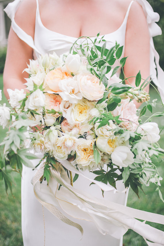 White and peach bouquet
