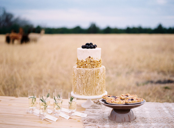 Rustic wedding cake