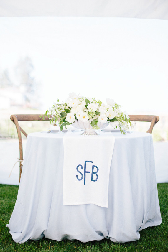 White and blue sweetheart table