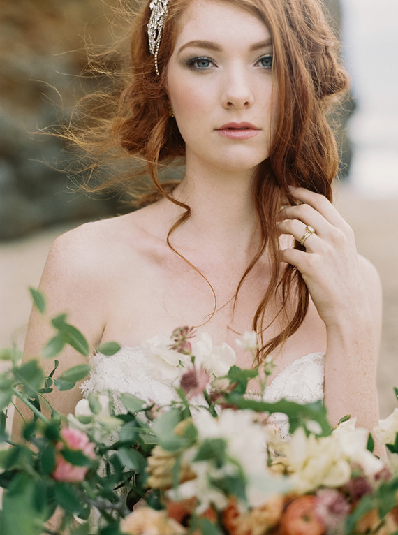 Loose and wild bridal bouquet