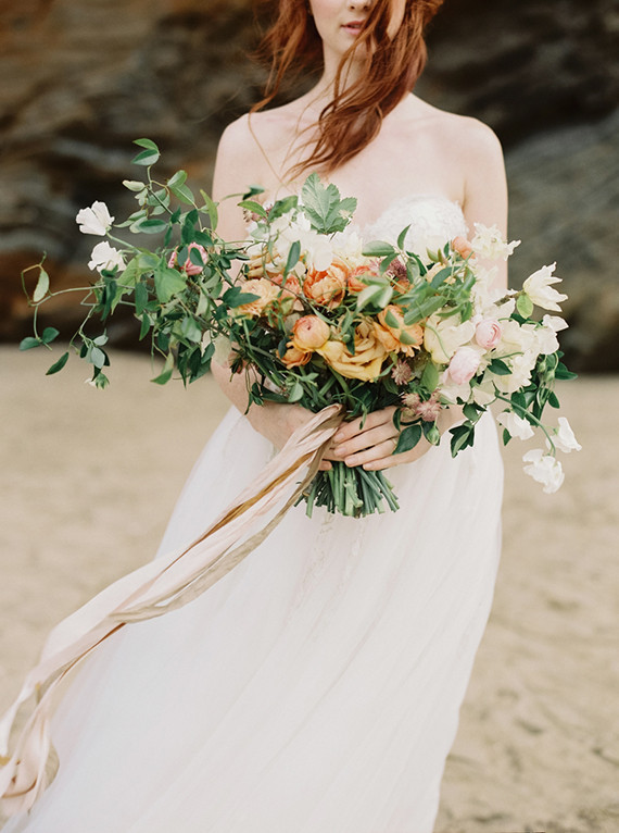 Loose and wild bridal bouquet
