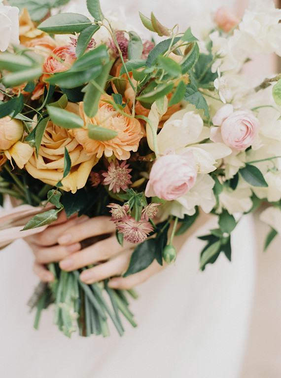 Loose and wild bridal bouquet
