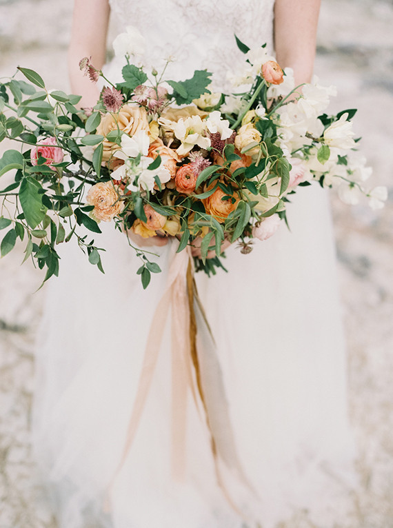 Loose and wild bridal bouquet