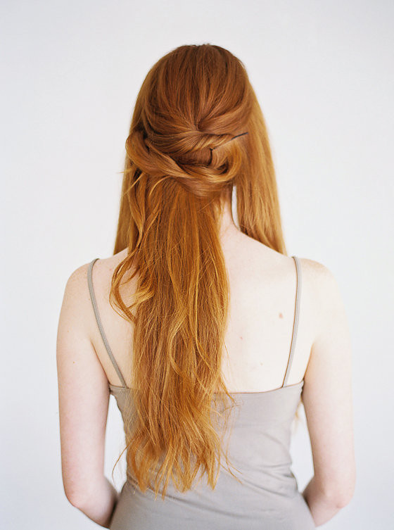 How-to create a low twisted updo