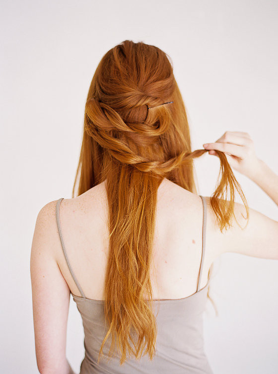 How-to create a low twisted updo