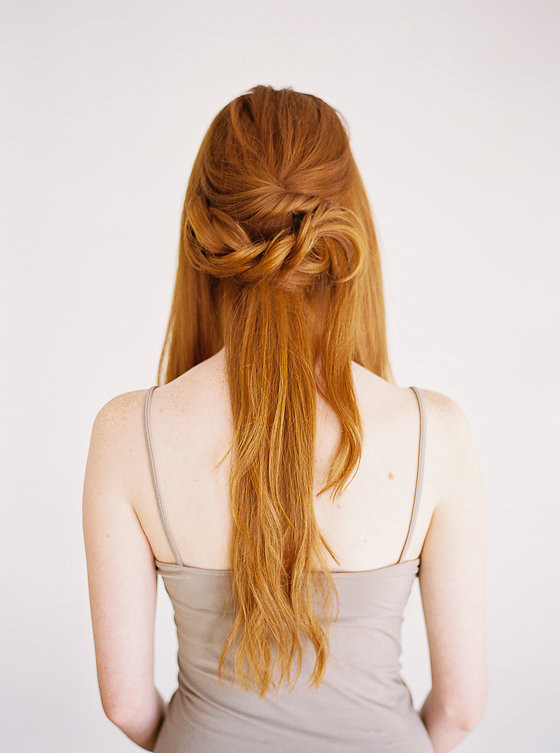 How-to create a low twisted updo