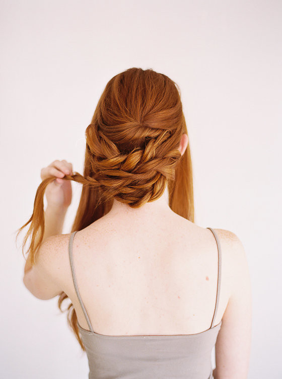 How-to create a low twisted updo