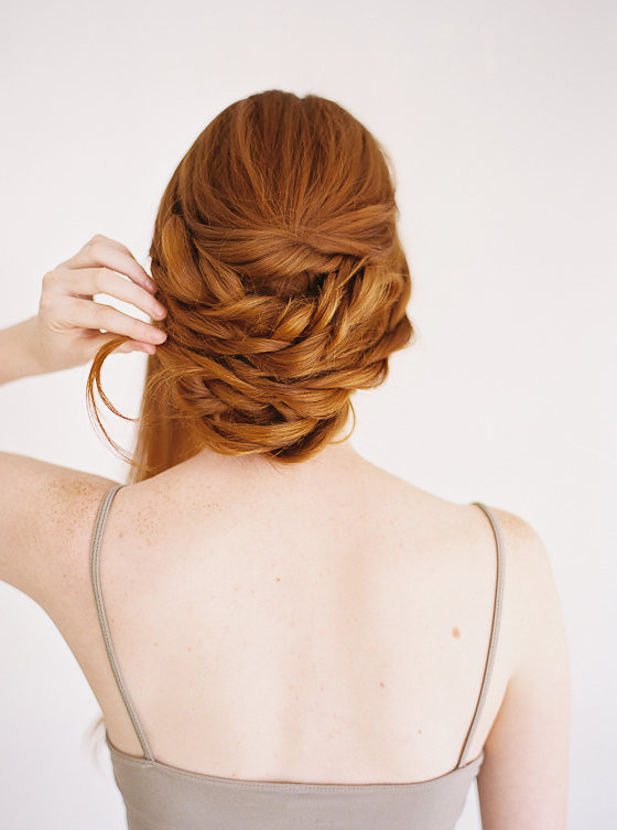 How-to create a low twisted updo