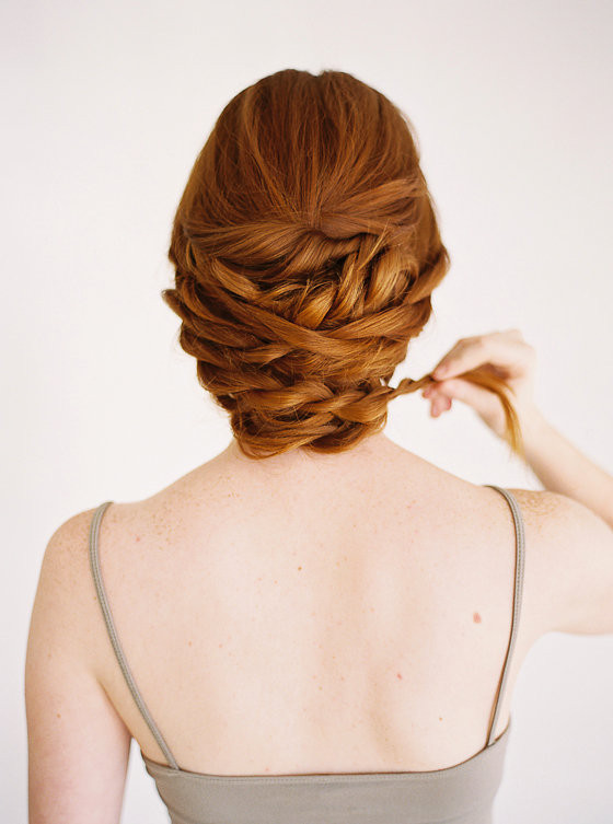 How-to create a low twisted updo