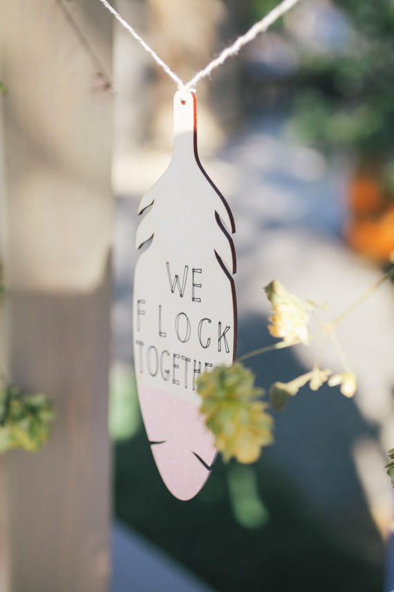 Feather escort cards