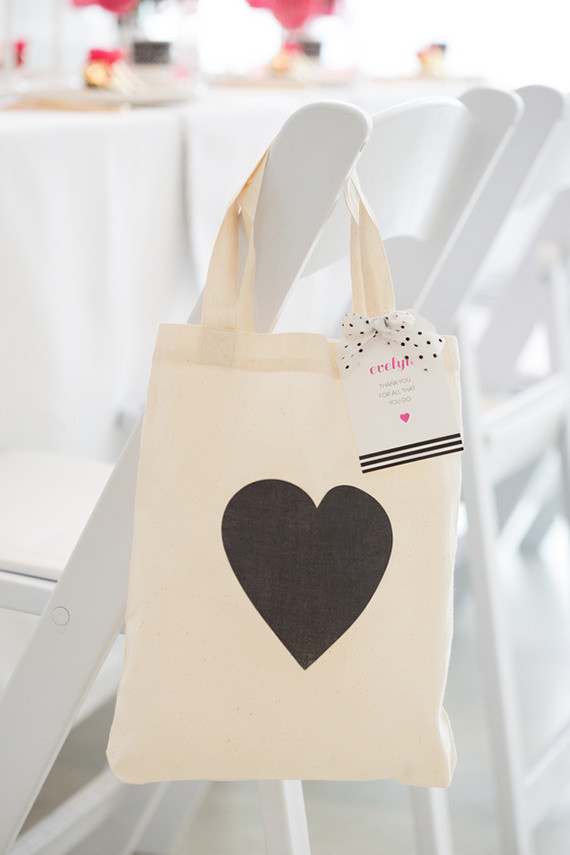 Black heart tote bag