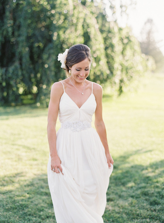 Outdoor bride photograph