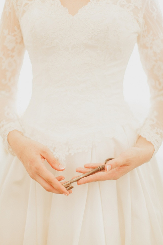 Elegant lace wedding dress