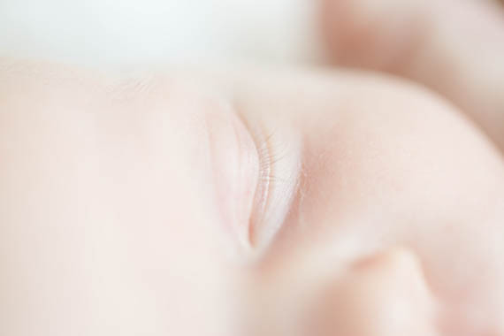Light airy newborn photos