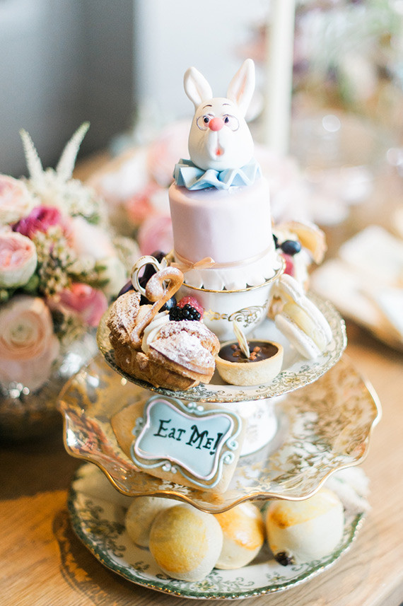 Alice in Wonderland cake Inspiration