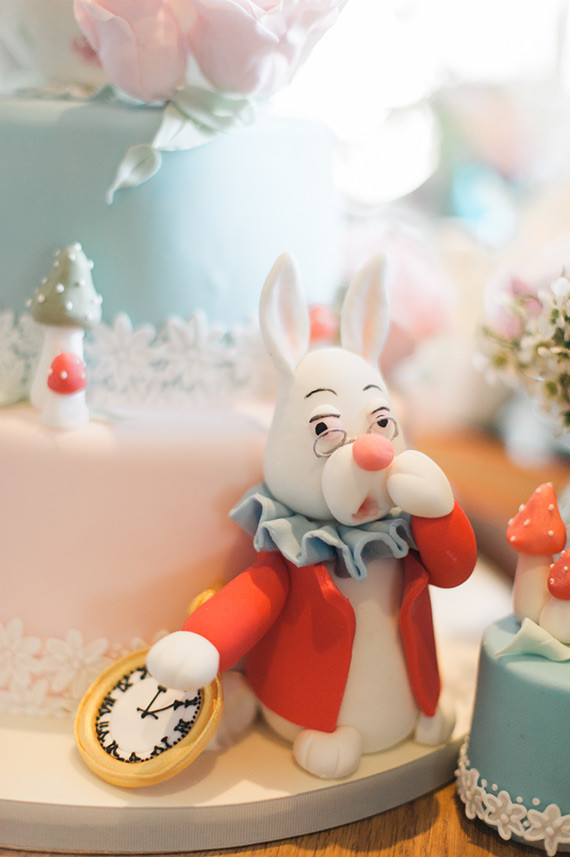Alice in Wonderland cake