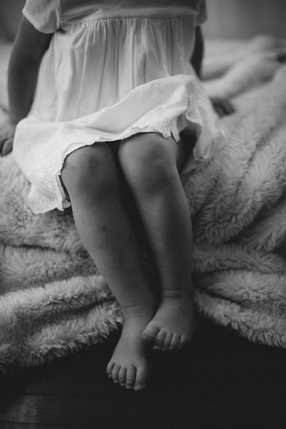 Mother-daughter maternity photos