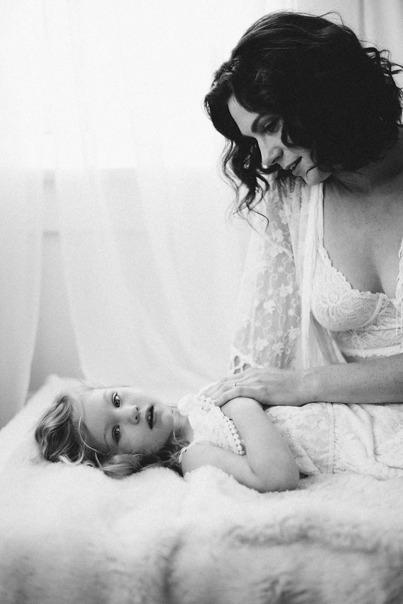 Mother-daughter maternity photos