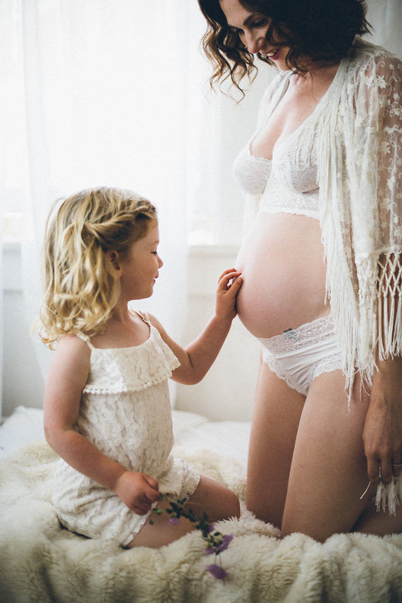 Mother-daughter maternity photos Inspiration