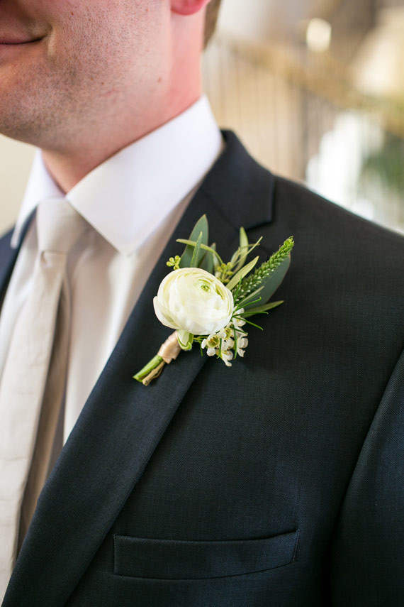 Groom boutoneirre