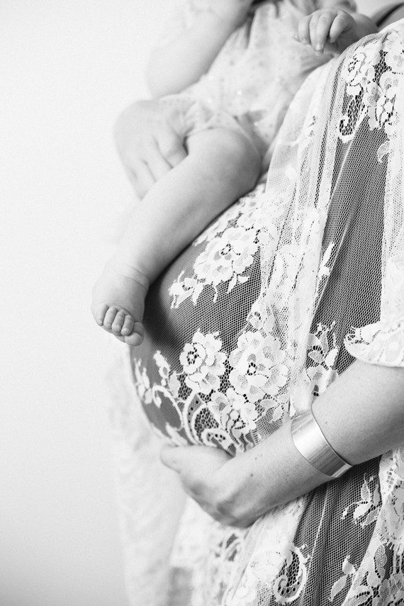 mother daughter maternity photos by Heather Kincaid