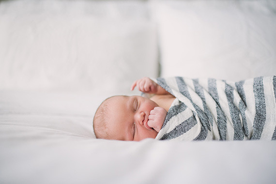 simple modern newborn photos