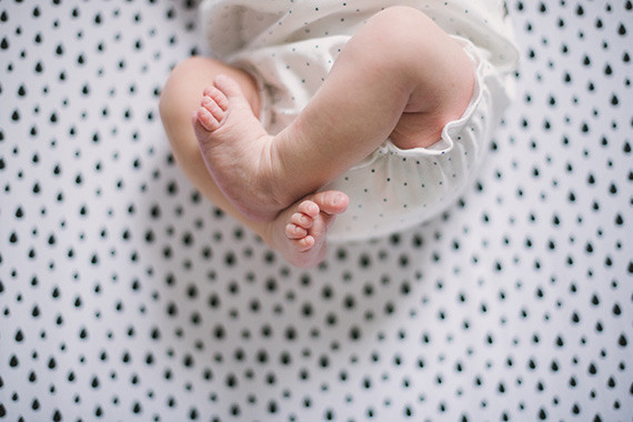 simple modern newborn photos