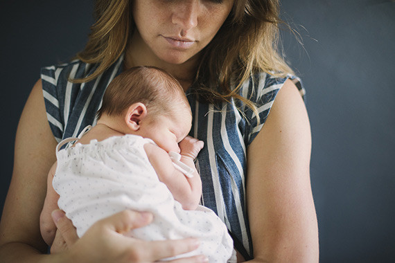 simple modern newborn photos