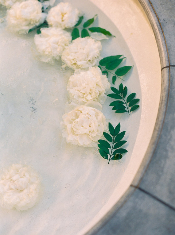 White gardina flowers