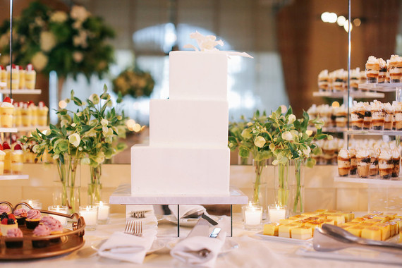 Modern white wedding cake