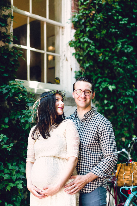Maternity photos with bikes
