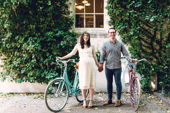 Maternity photos with bikes