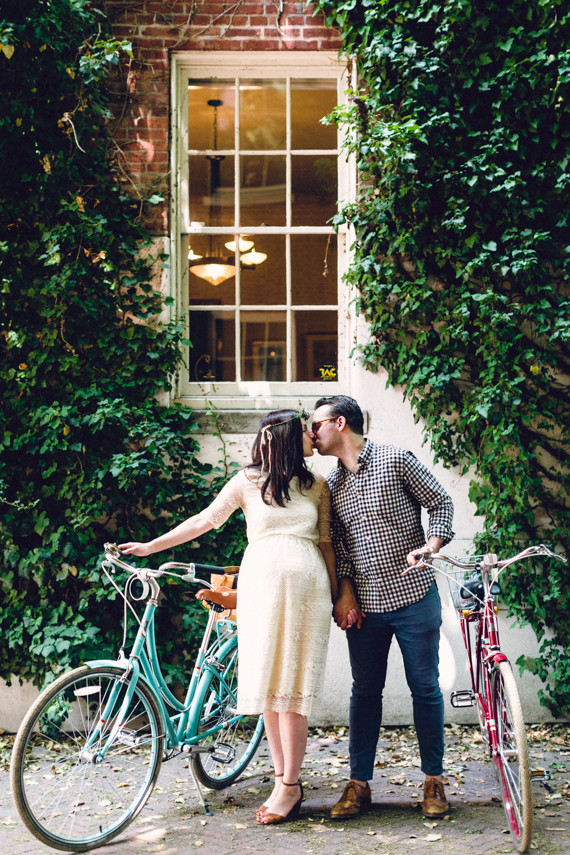 Maternity photos with bikes
