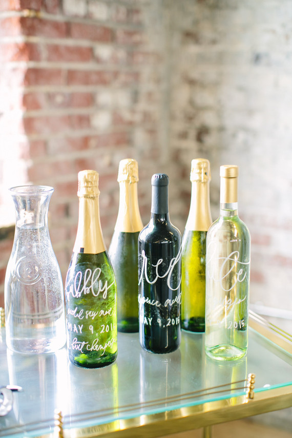 Calligraphy wine sings