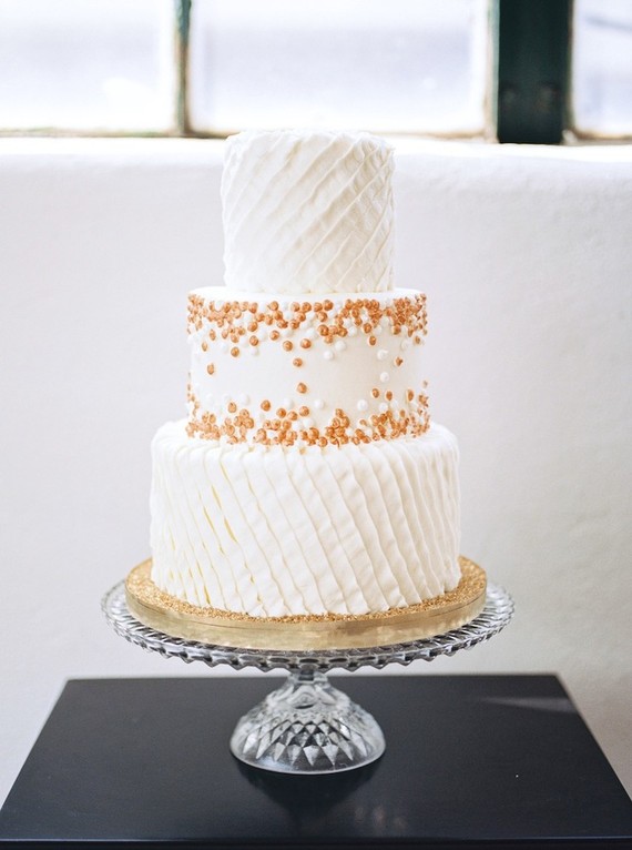 Gold wedding cake Inspiration