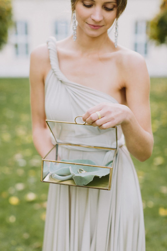 Wedding ring display