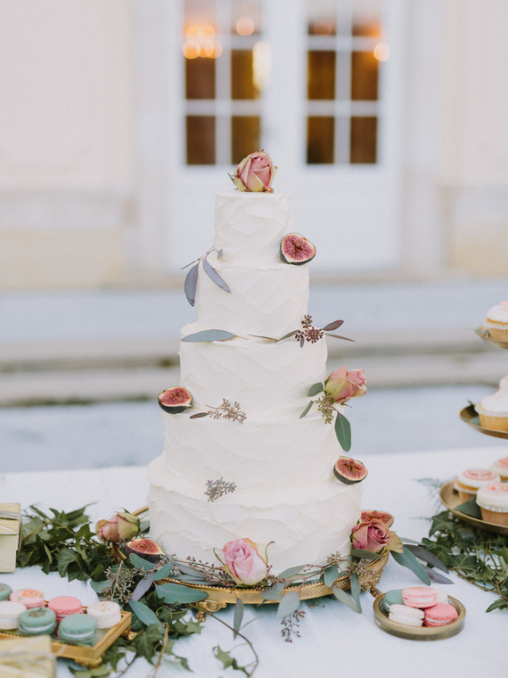 Elegant wedding cake