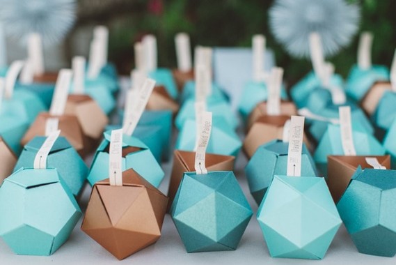 Geometric escort card table