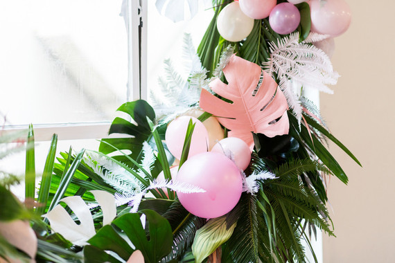 tropical wreath with balloons