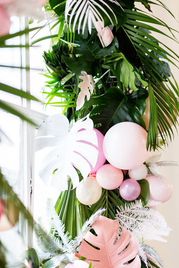 tropical wreath with balloons