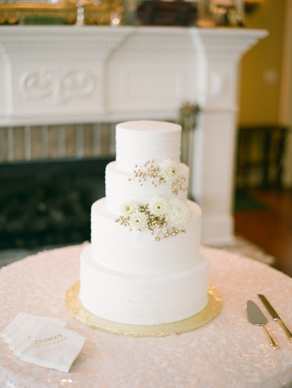 Elegant wedding cake