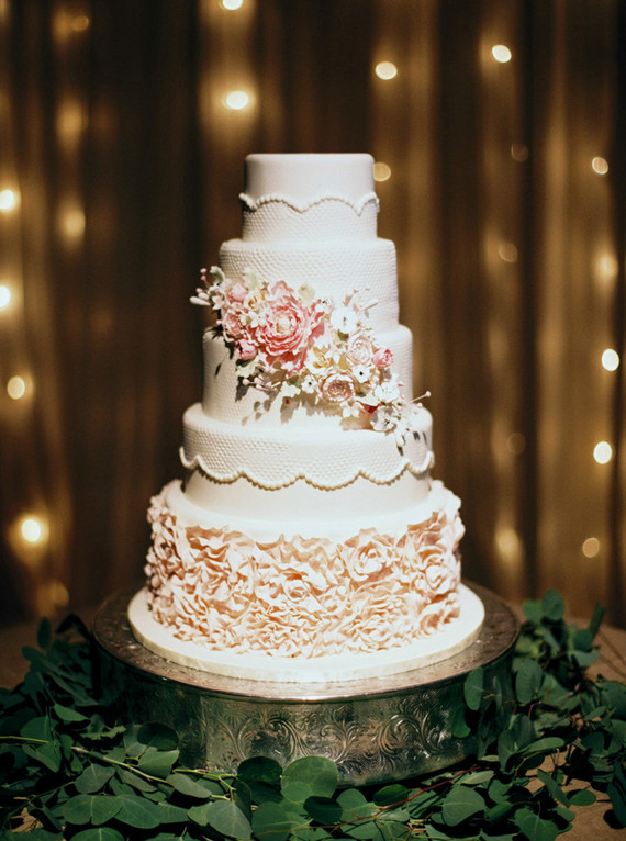 Romantic wedding cake