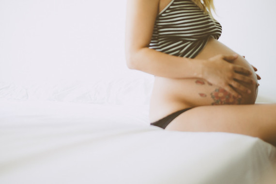 family maternity photos by Yuna Leonard