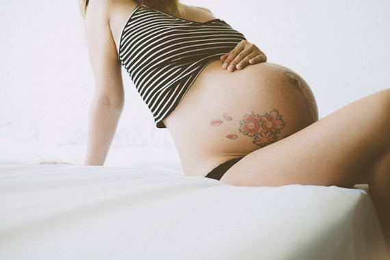 family maternity photos by Yuna Leonard