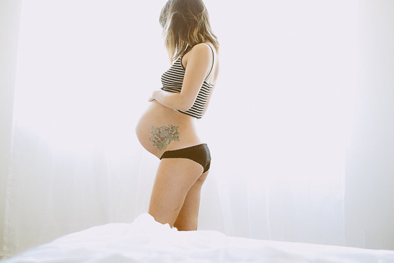 family maternity photos by Yuna Leonard