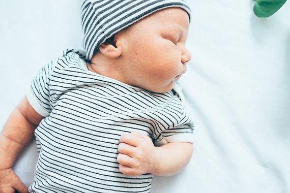 boy newborn photos with vine