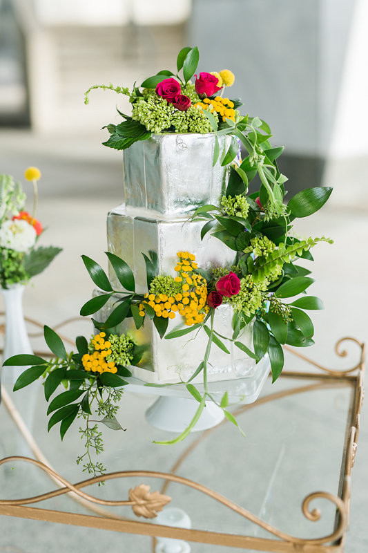 Modern wedding cake