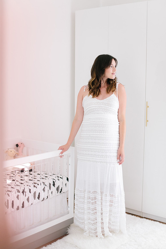 glamorous white maternity photos of Catherine