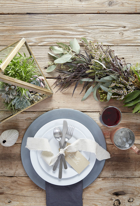 Rustic dinnerware idea