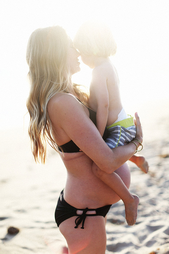 beach maternity photos in LA